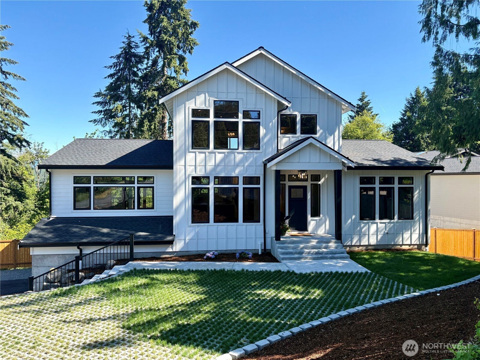 13820 Military Road E — photo