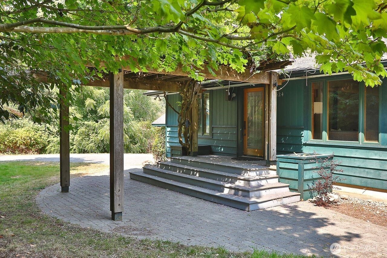 19424 SR 525 — photo