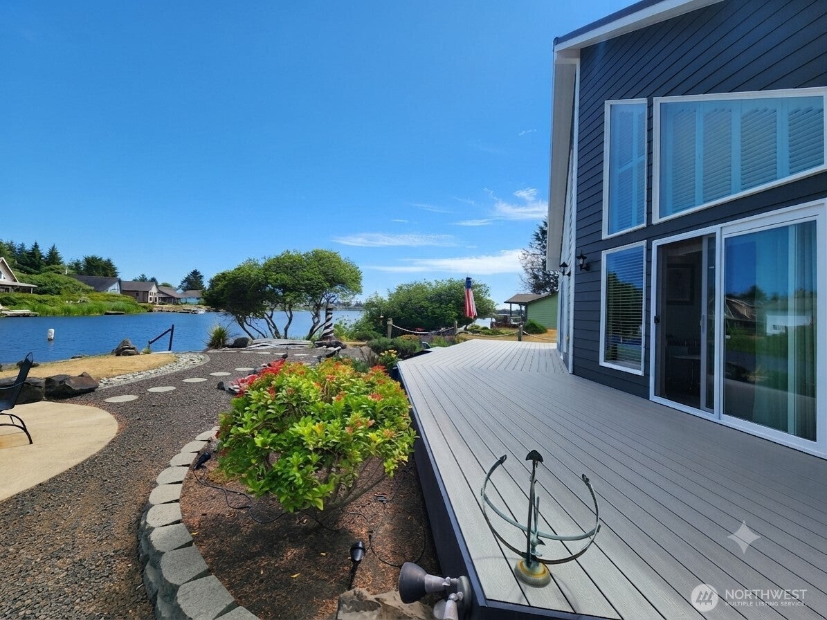 798 Cod Court SW — photo