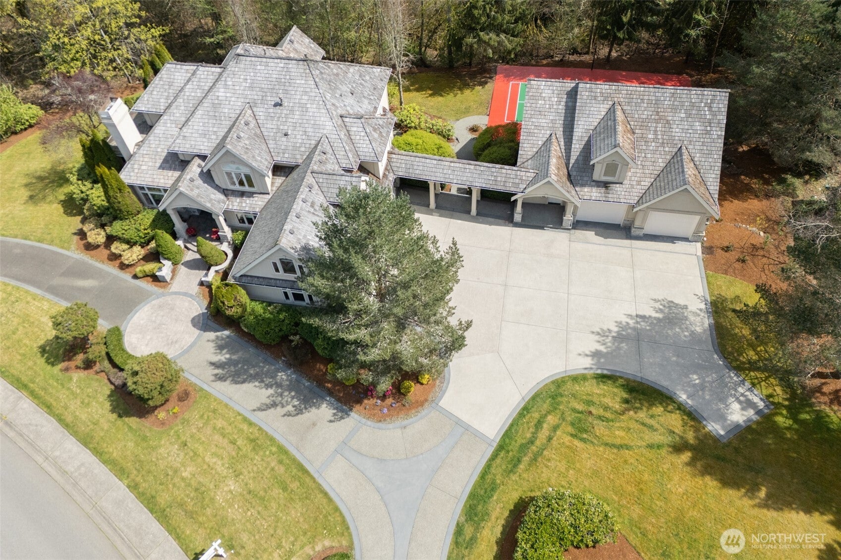 818 Windsor Drive SE — photo