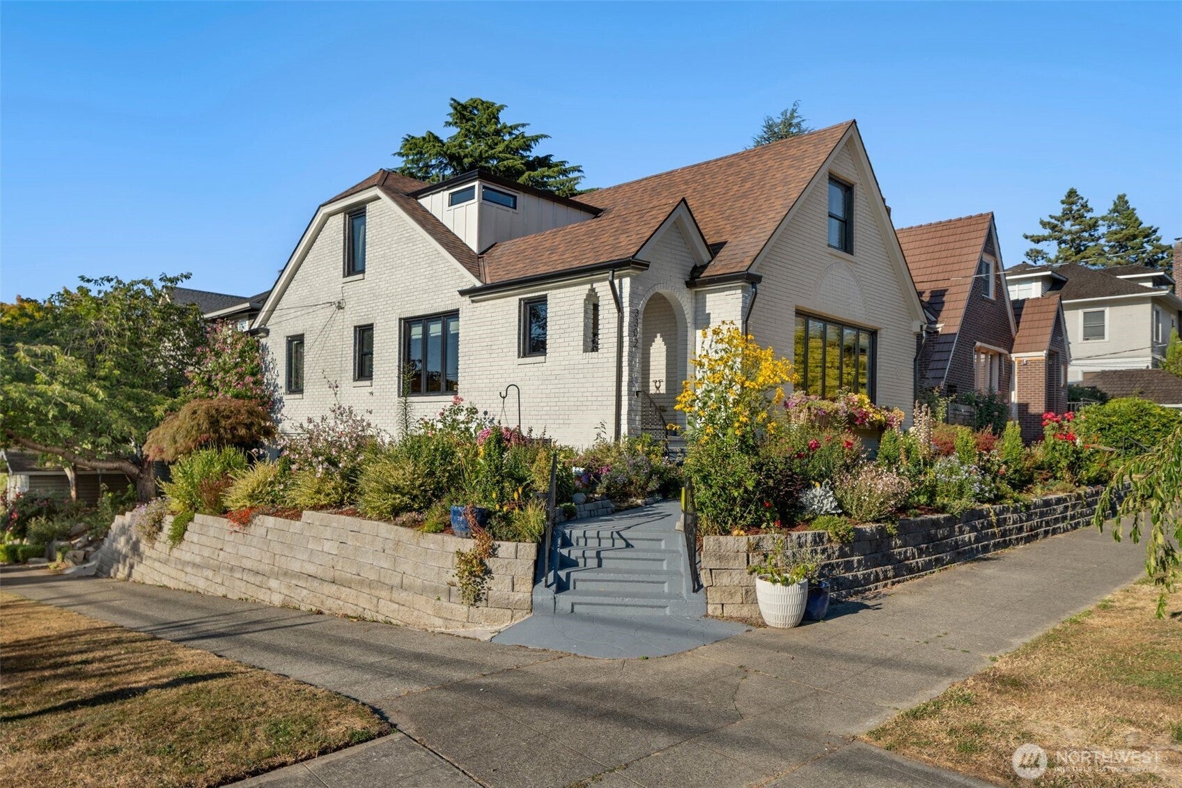 3302 E Pine Street — photo