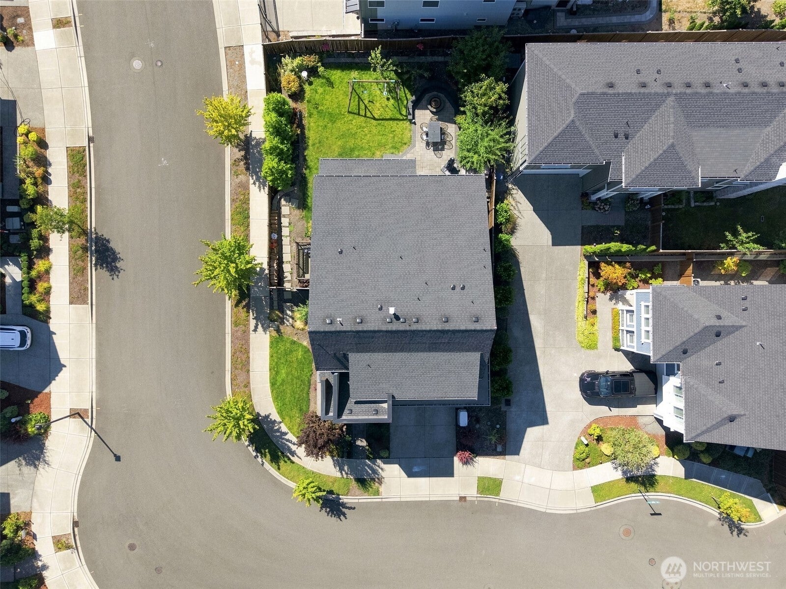 Home in Sammamish, WA 98075 — photo 3