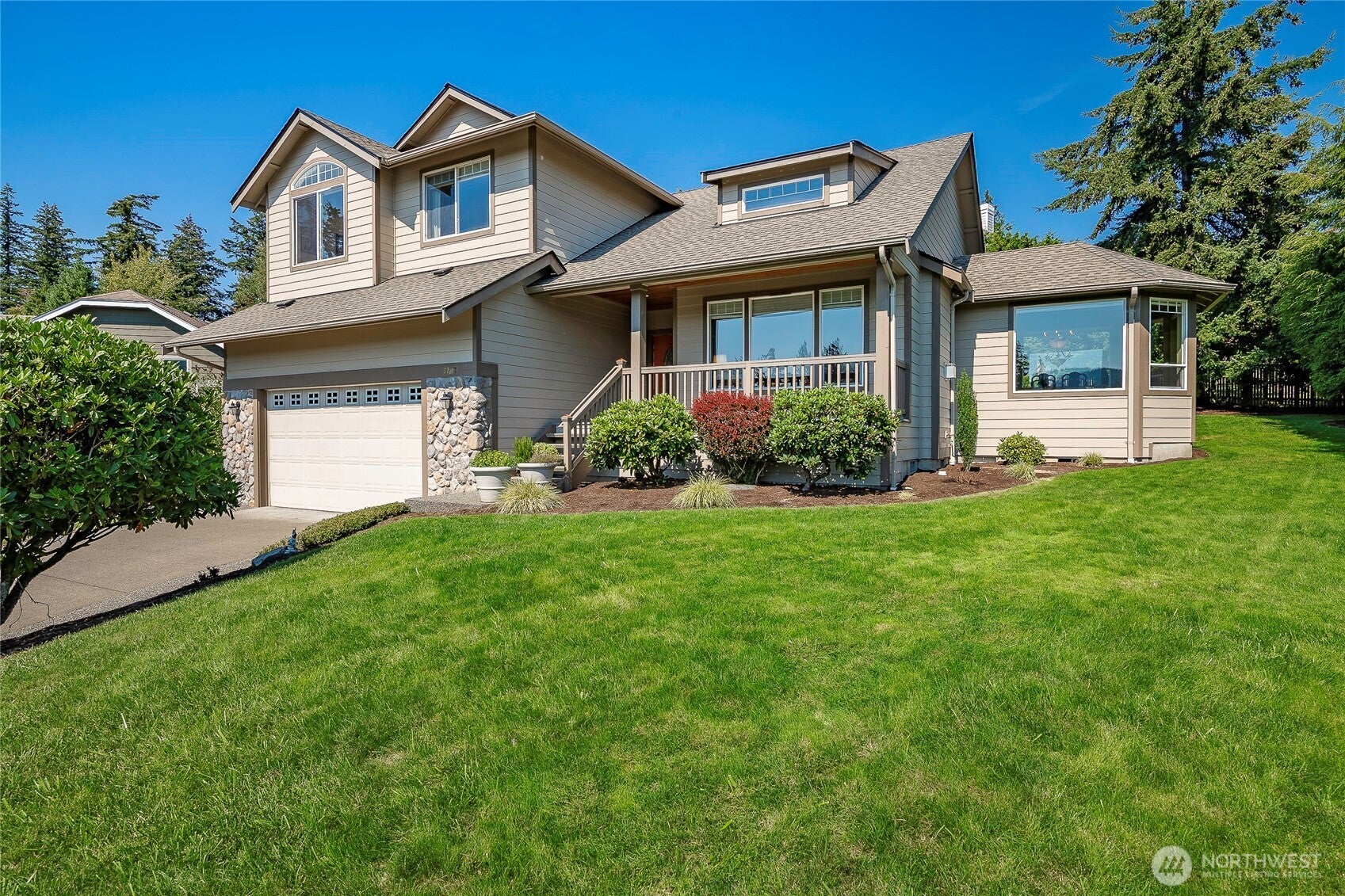 2207 Teal Court — photo