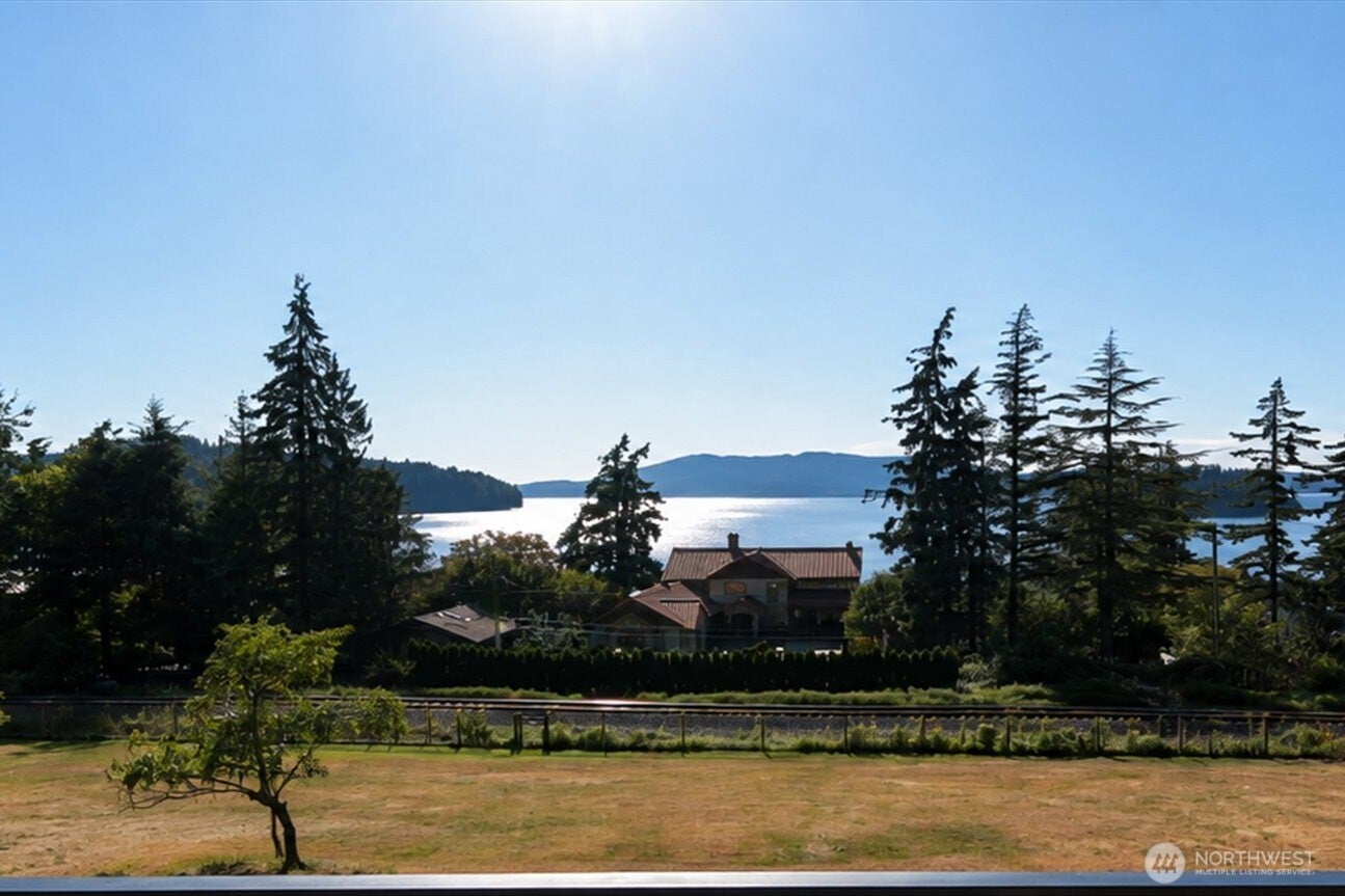 907 Chuckanut Drive — photo