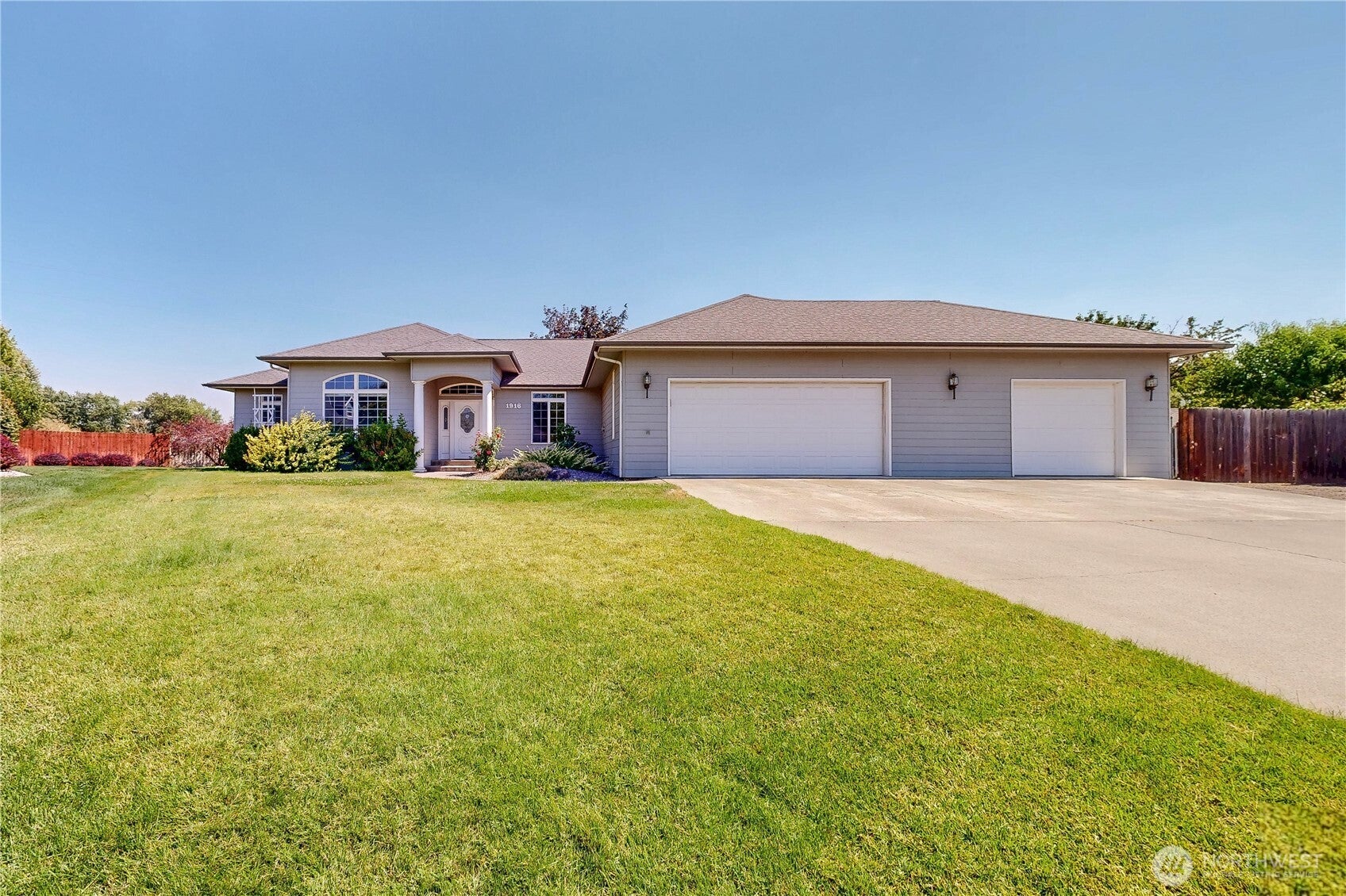 1916 SE Clover Court — photo