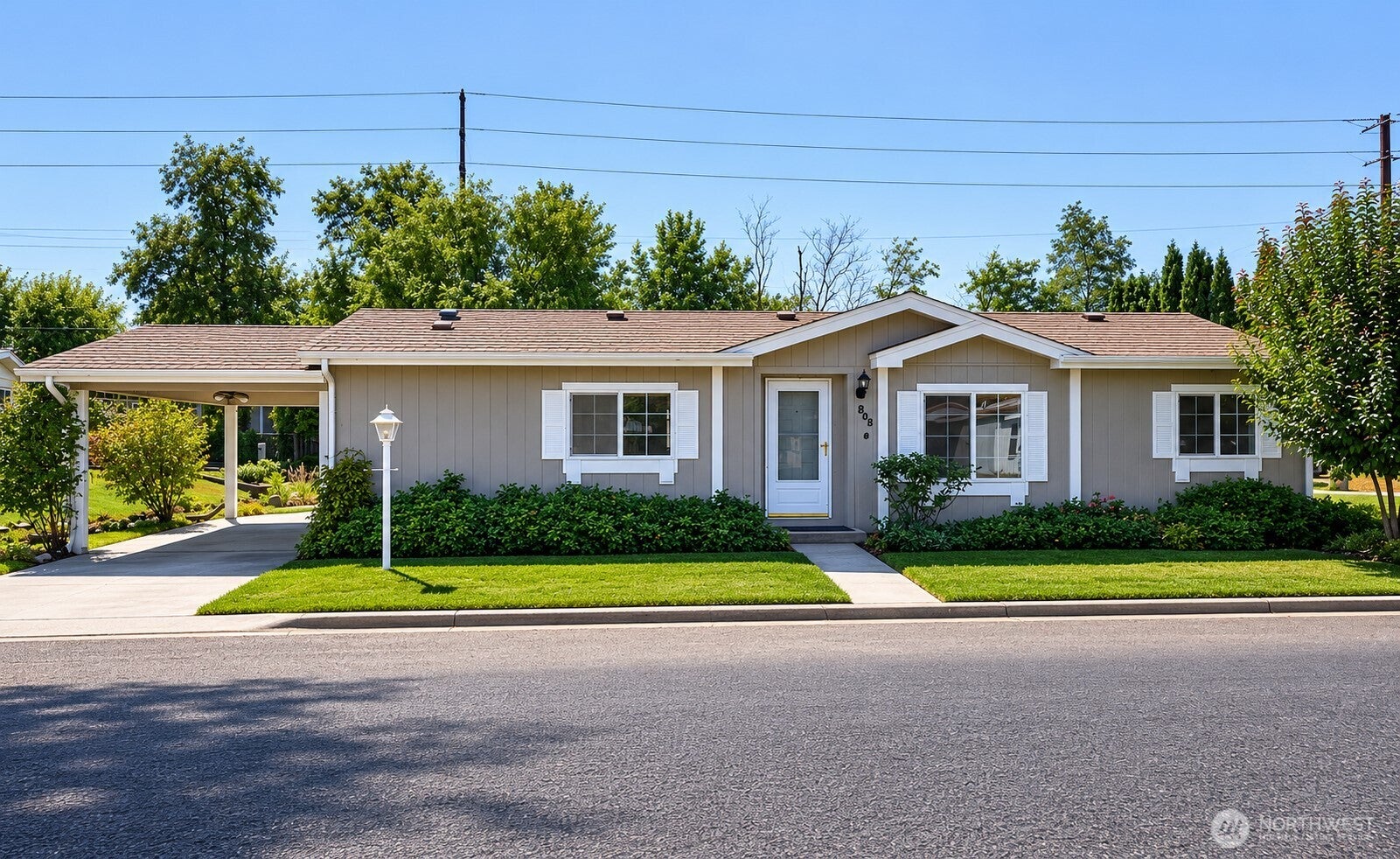808 SE Mockingbird Drive — photo