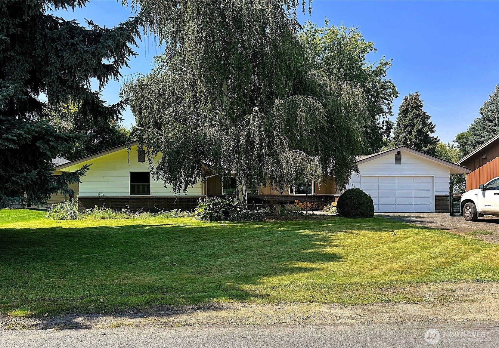 836 Meadowlark Lane — photo