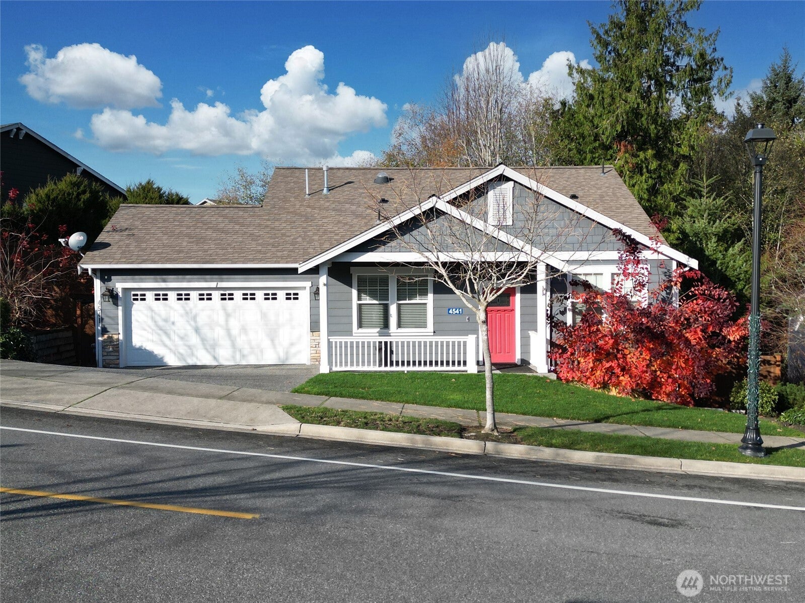 4541 E Broadway Street — photo