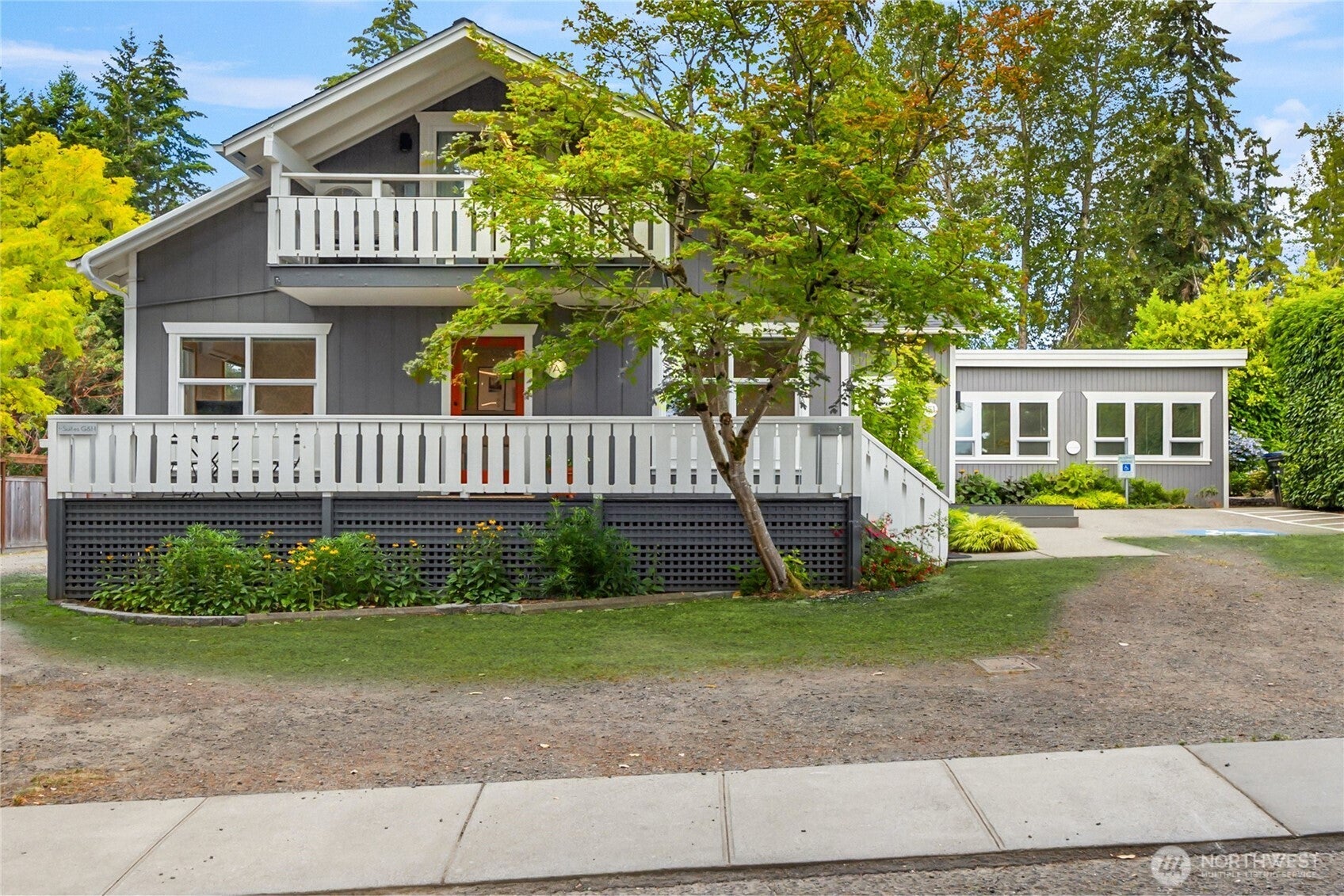 151 Finch Place SW — photo
