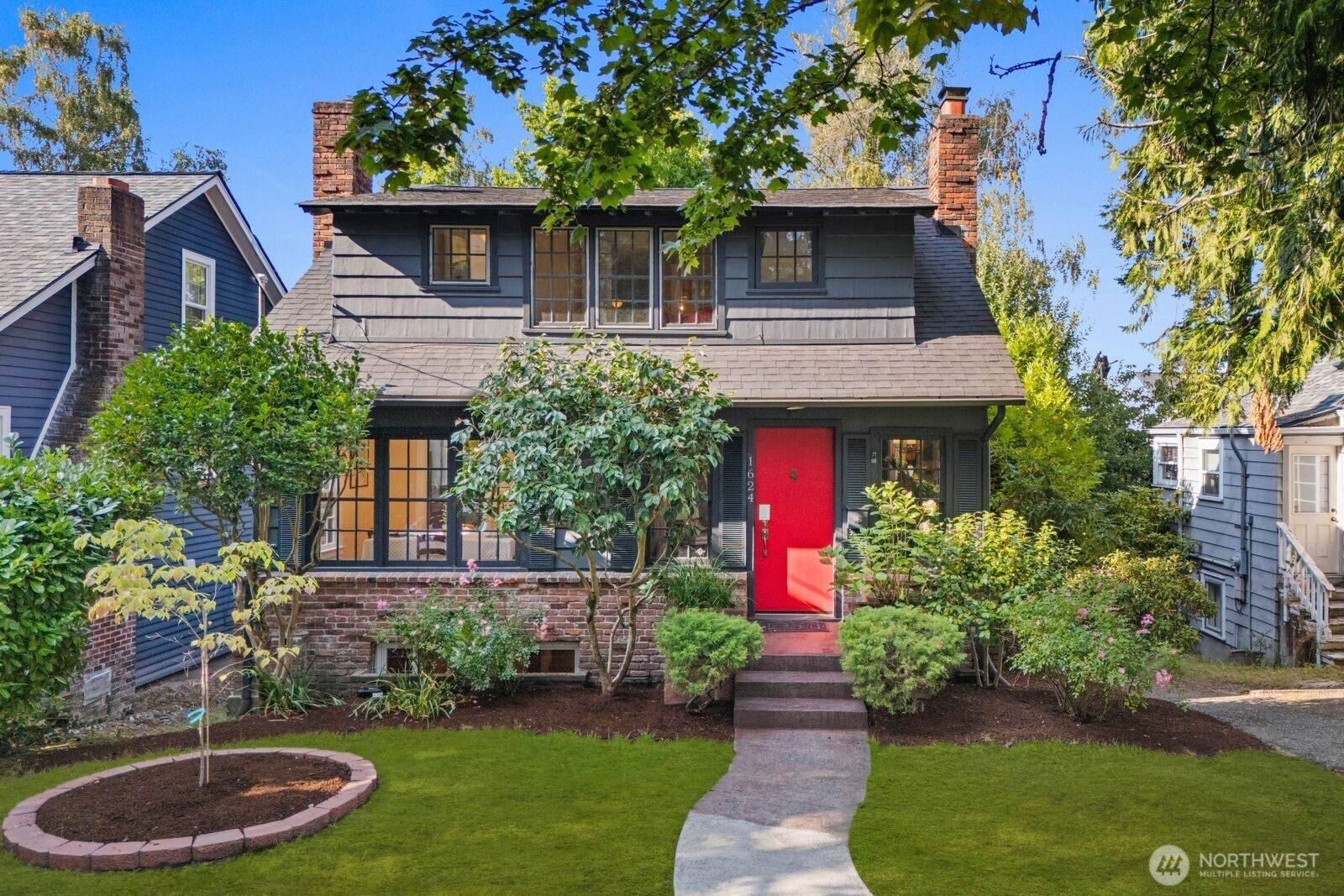 1624 E McGraw Street — photo