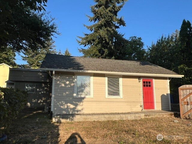 414 Chambers Street NE — photo