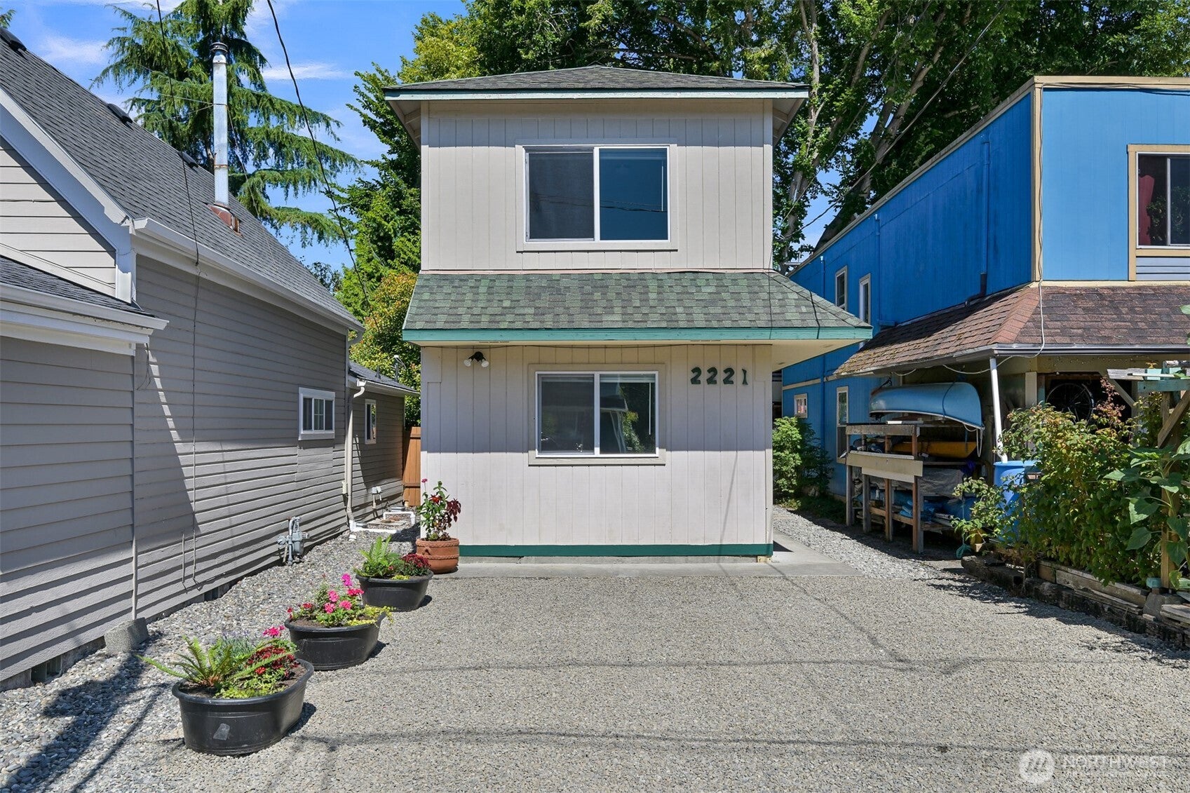 2221 Wilson Avenue — photo