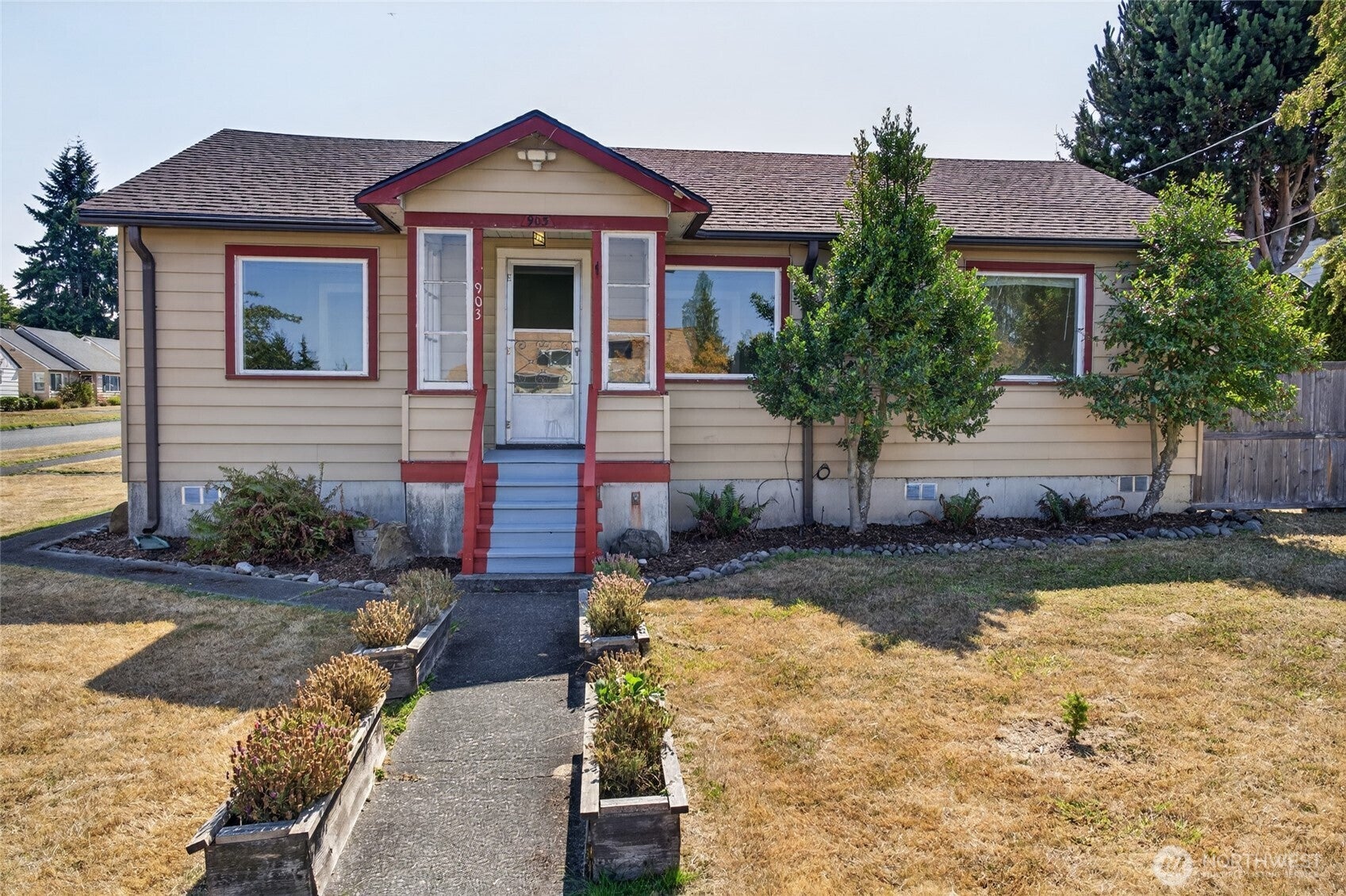 903 S Albert Street — photo
