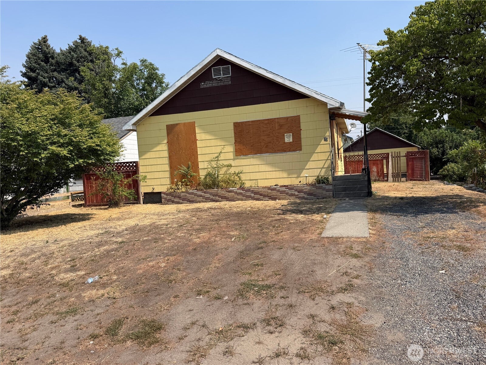 20 N Elm Street — photo