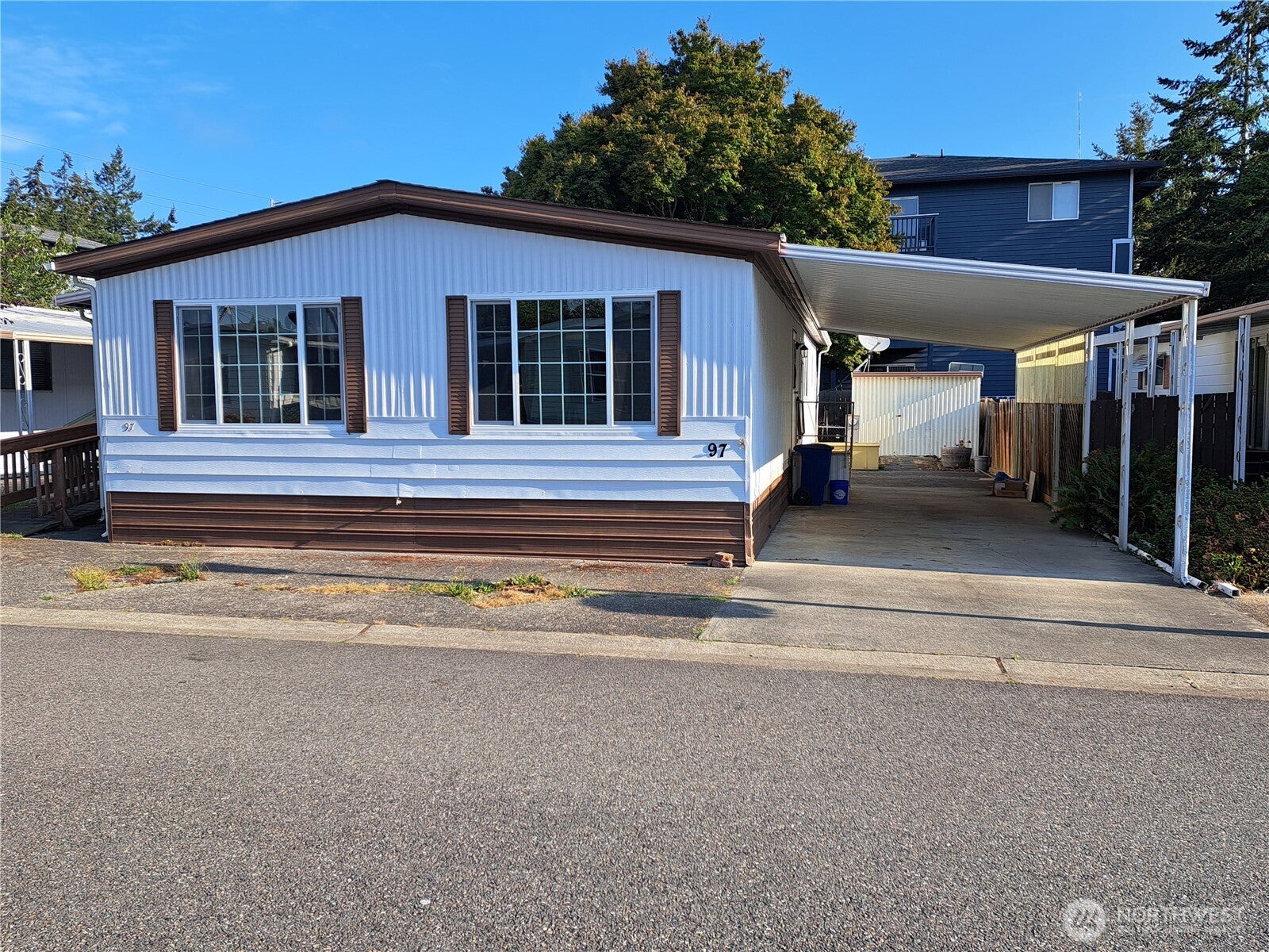 225 NE Ernst 97 — photo