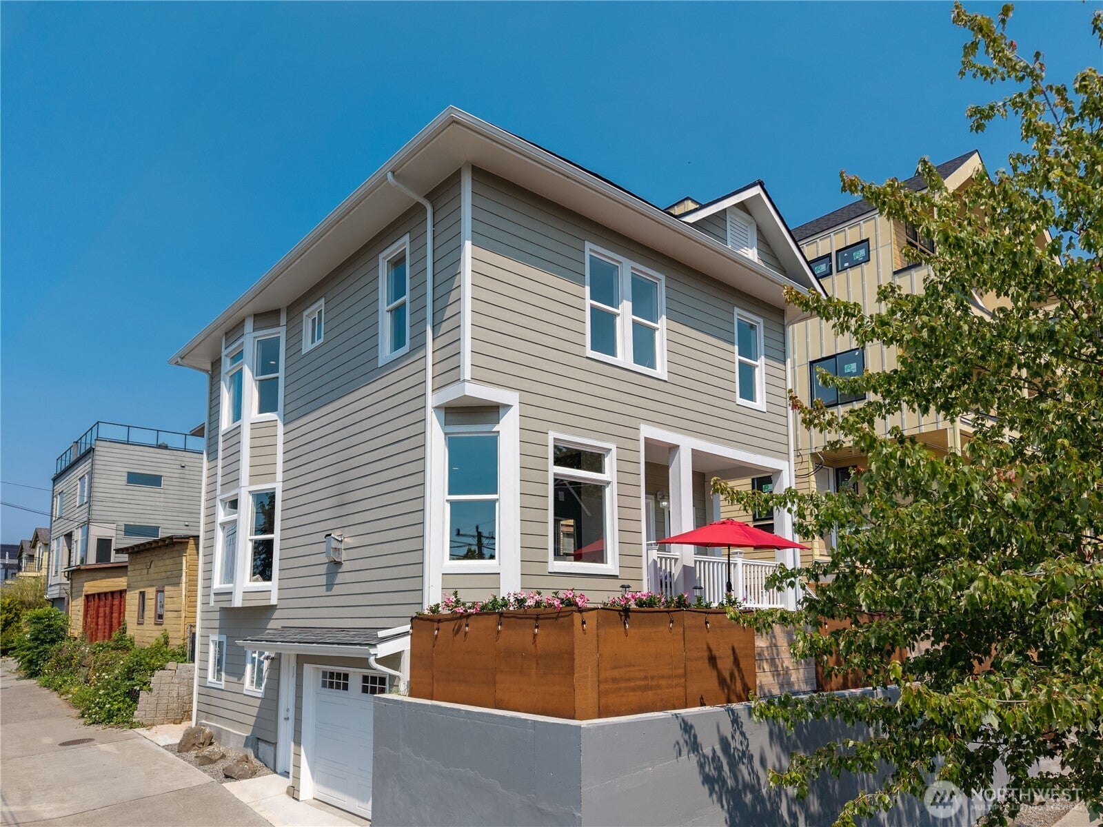2216 E Fir Street — photo
