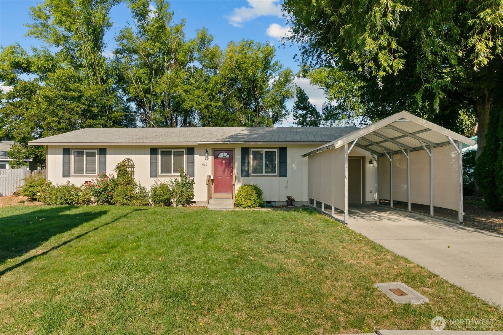709 E White Birch Avenue — photo