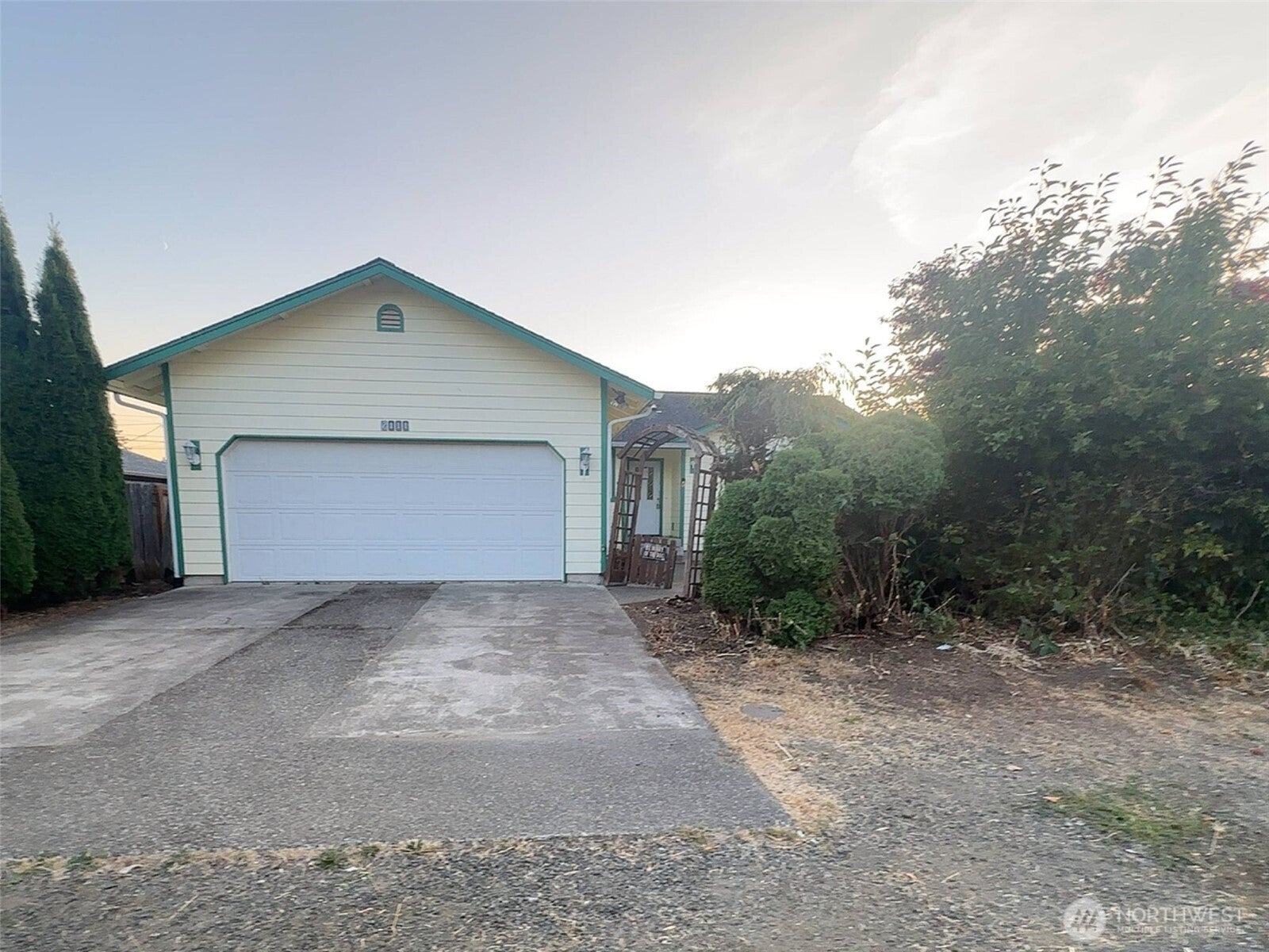 2111 Laurel St — photo
