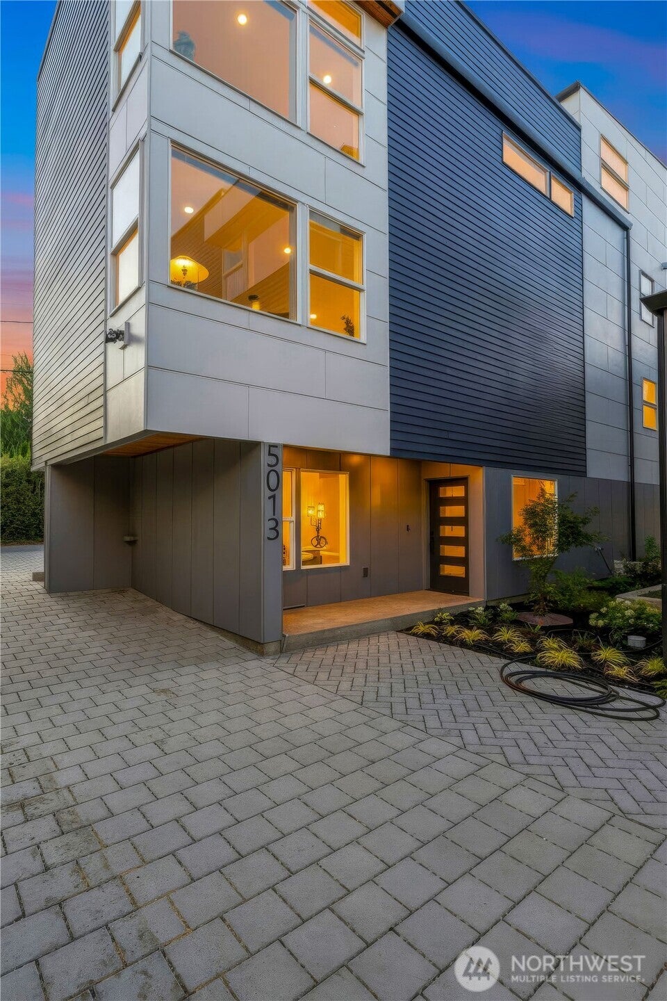5013 Fauntleroy Way SW — photo