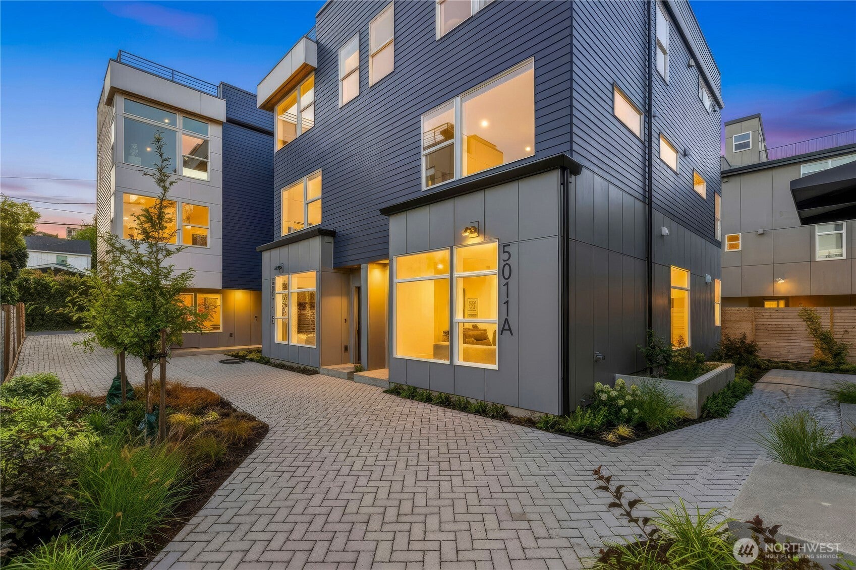 5011 Fauntleroy Way SW Unit a — photo