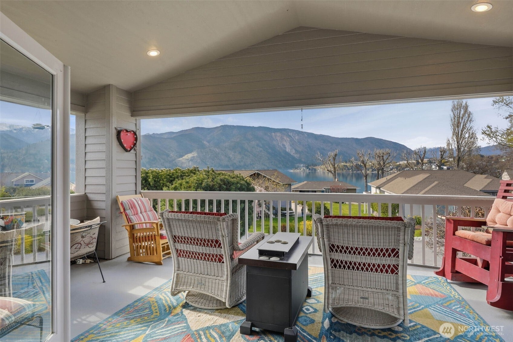207 Manson View Drive — photo