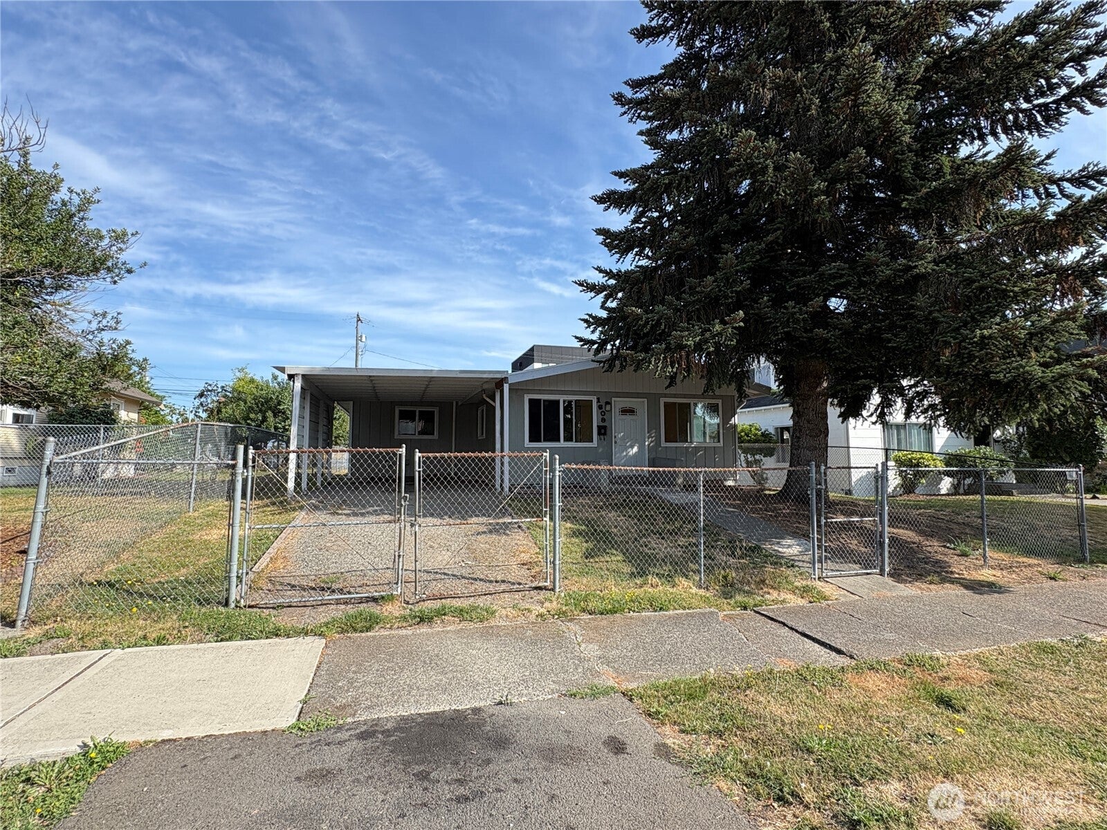 1609 E Wright Avenue — photo