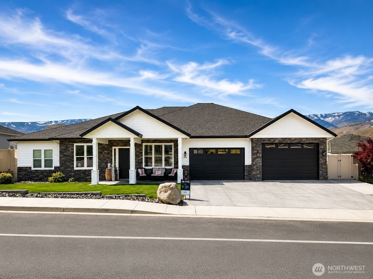 2858 SE Falcon View Drive — photo