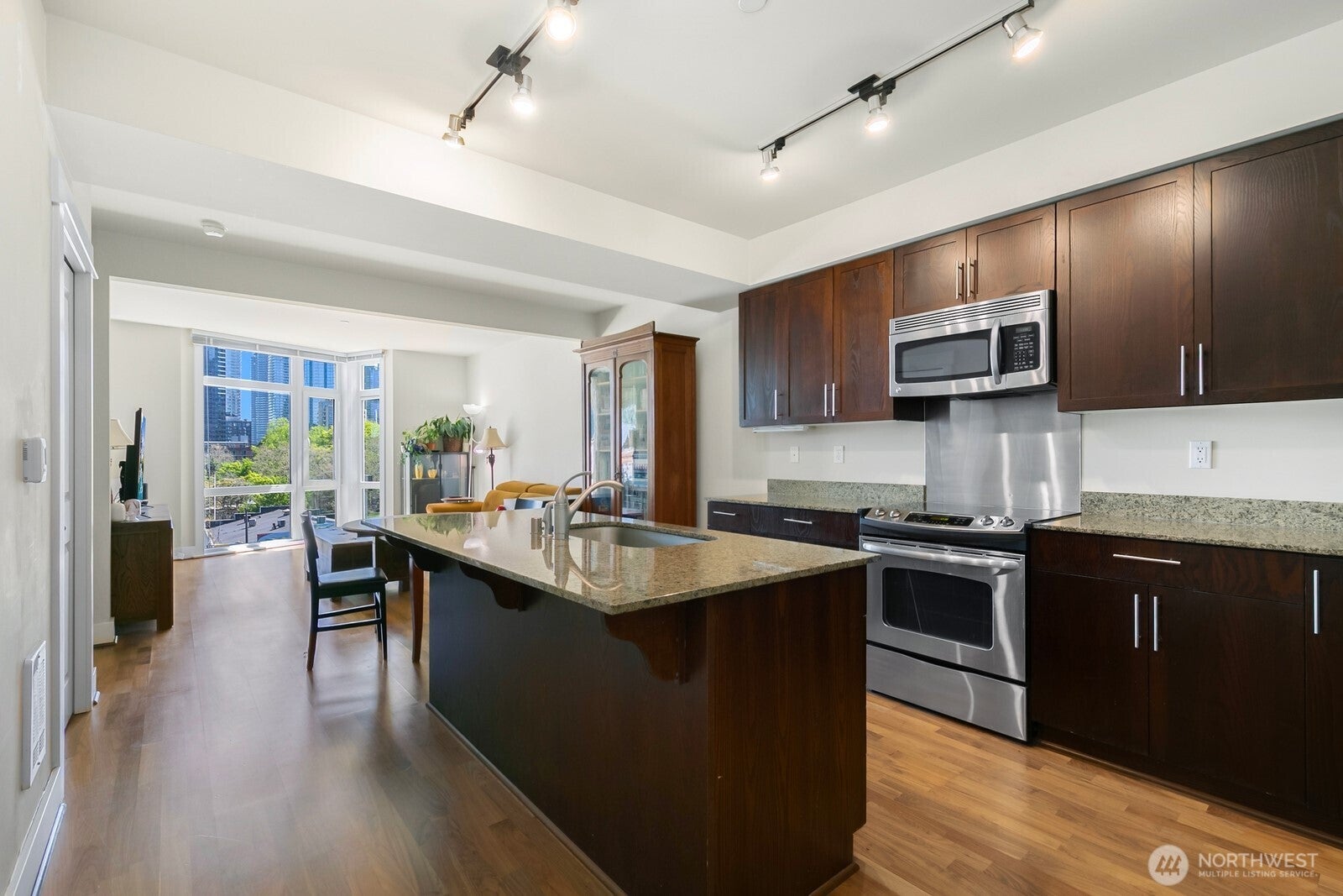 699 John Street 516 — photo