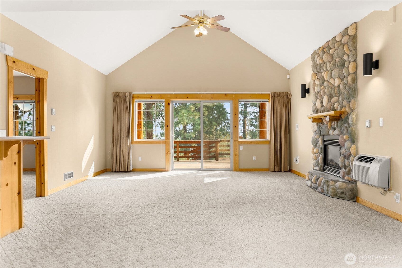 202 Cascadian Way 3 — photo