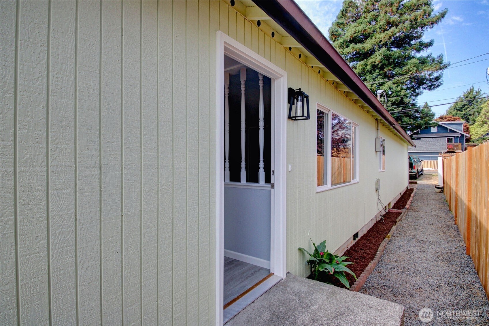 2524 Walnut Street — photo