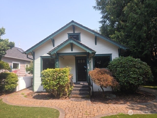 1611 Oakes Avenue — photo