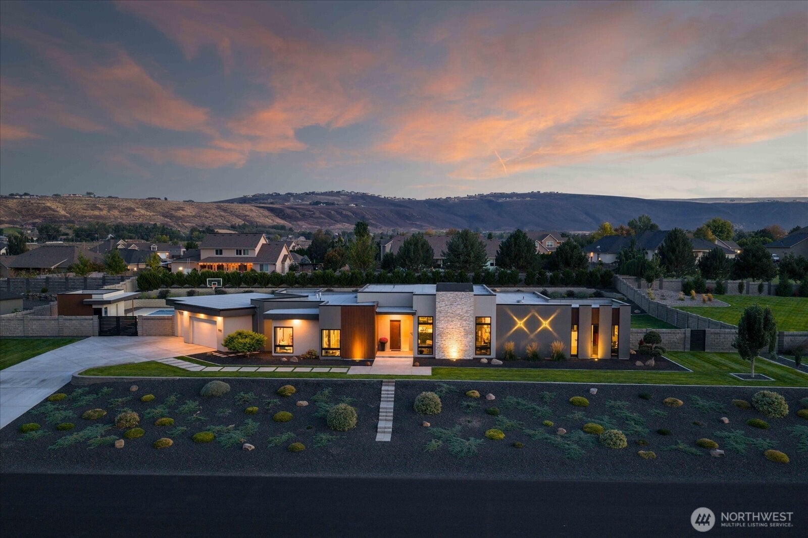 104423 E Addison Avenue — photo
