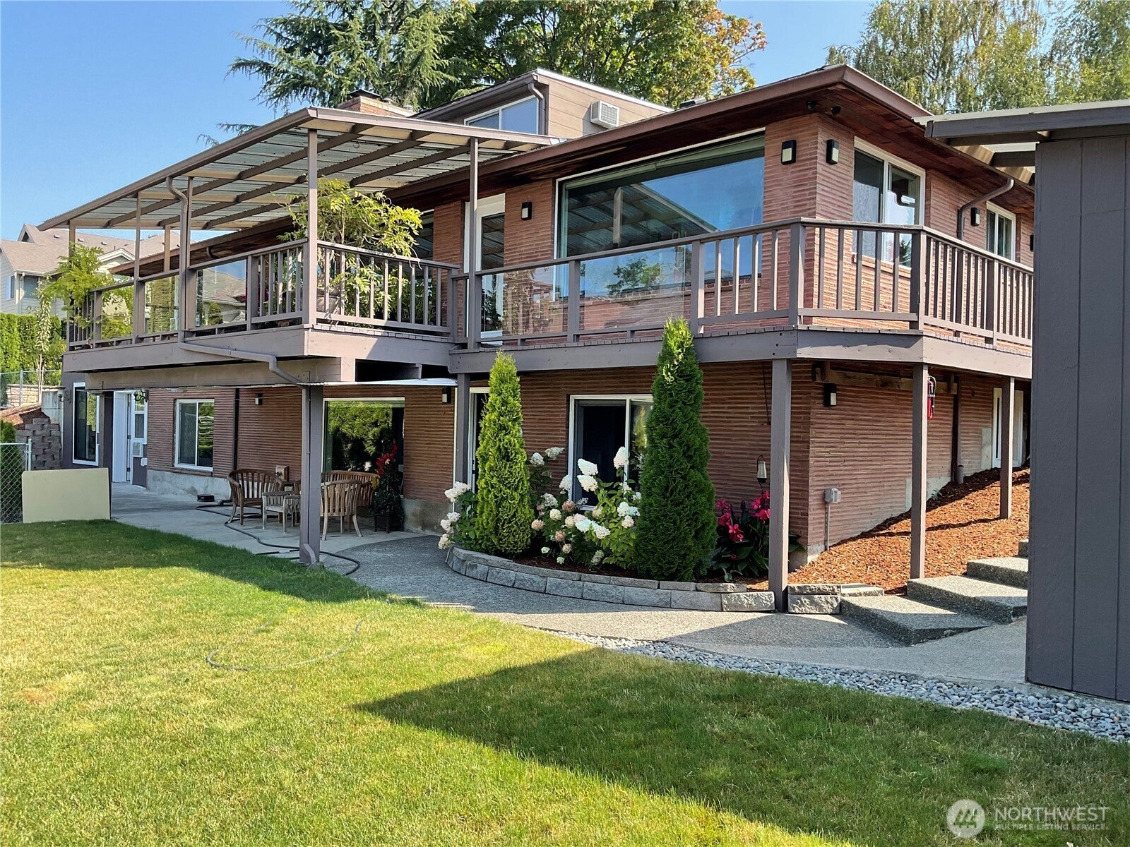 Home in Renton, WA 98056 — photo 2