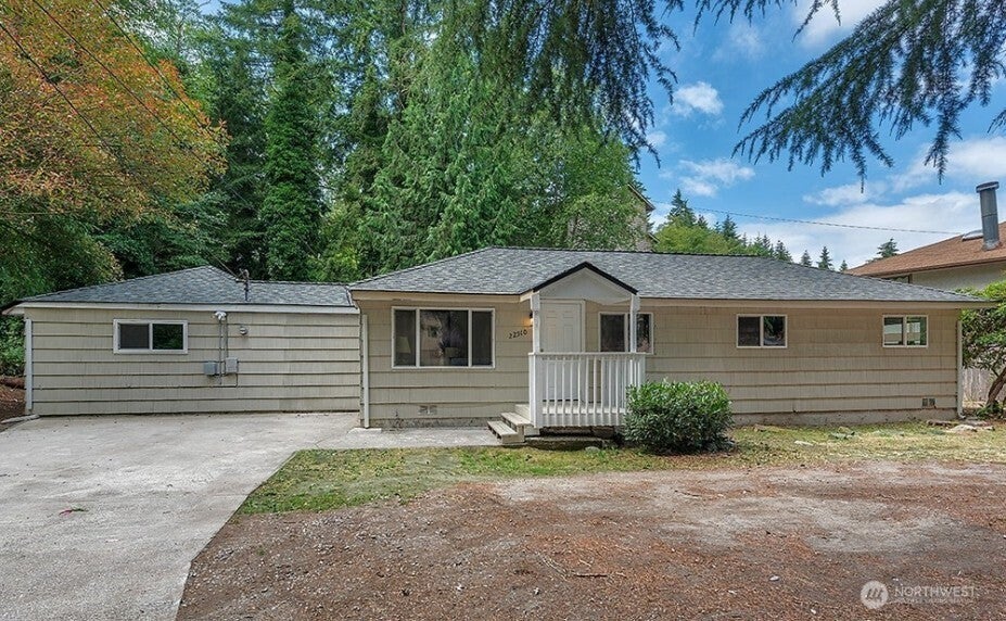 22910 Edmonds Way — photo