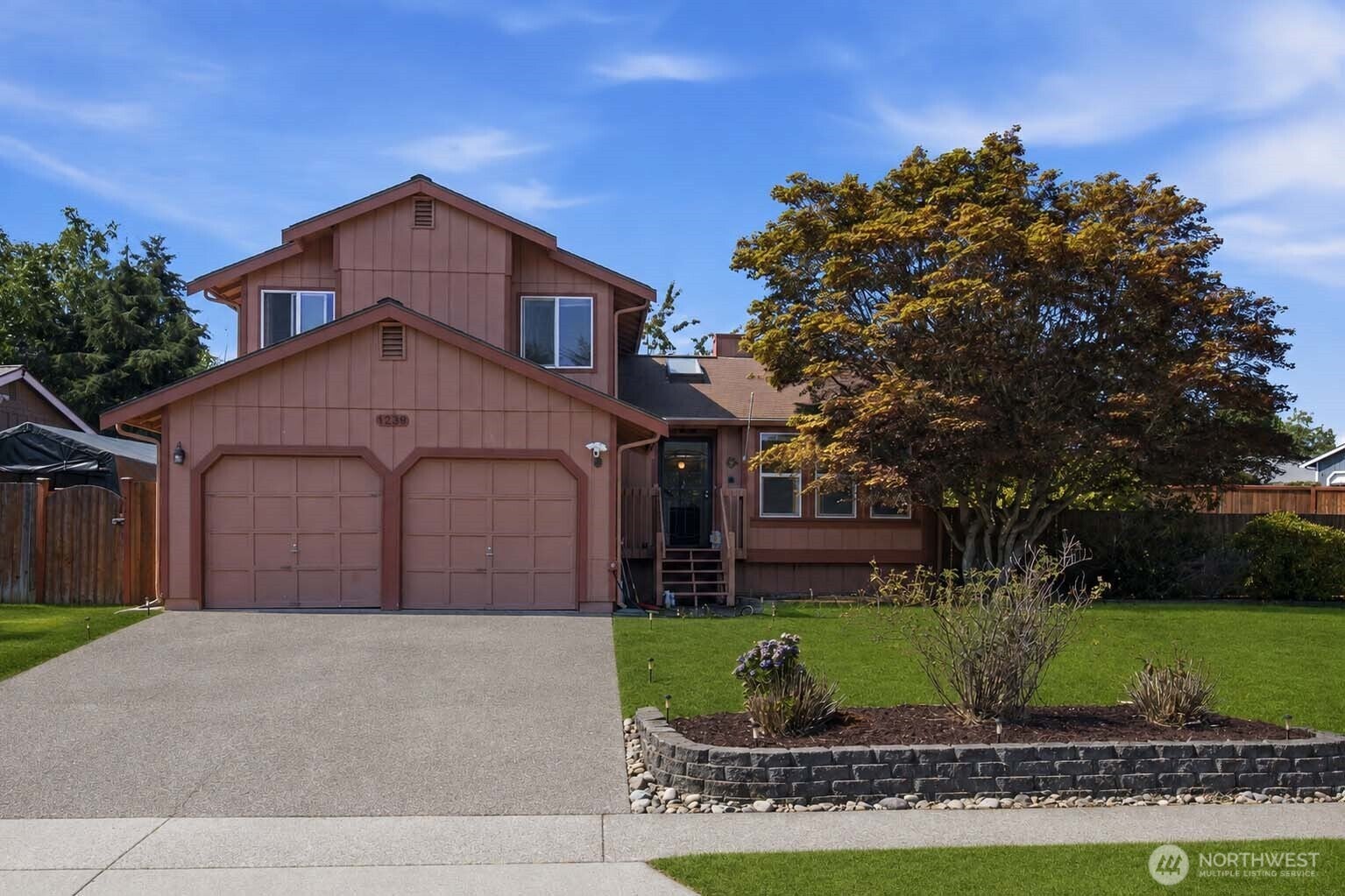 1239 Juniper Dr SE — photo