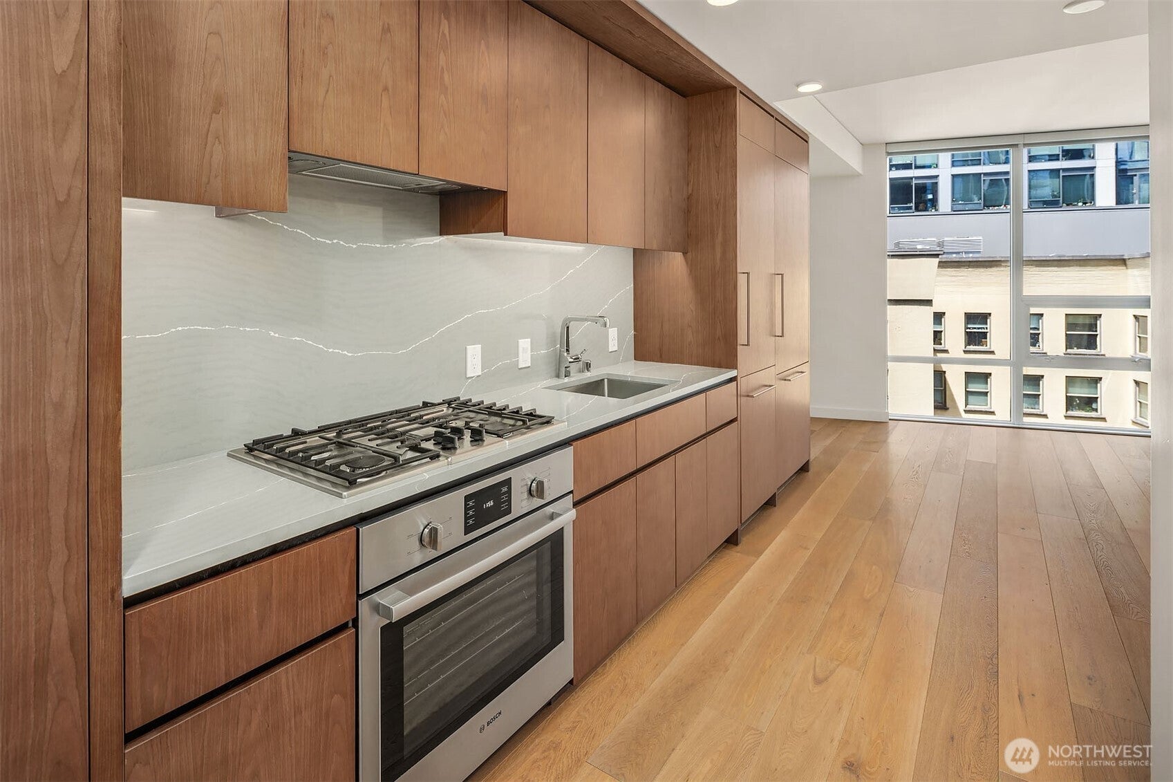 121 Stewart Street 908 — photo
