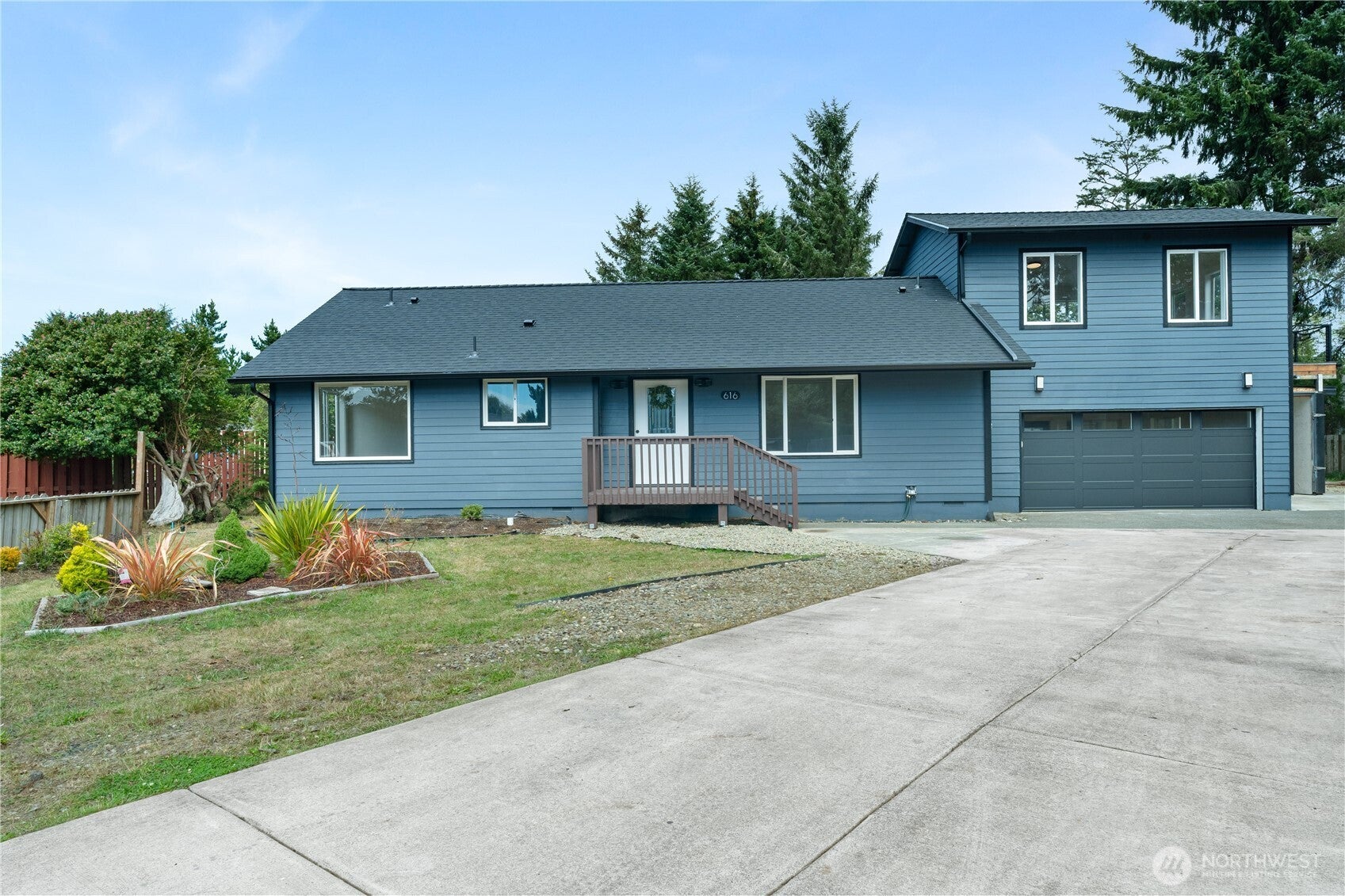 616 Aster Court SE — photo