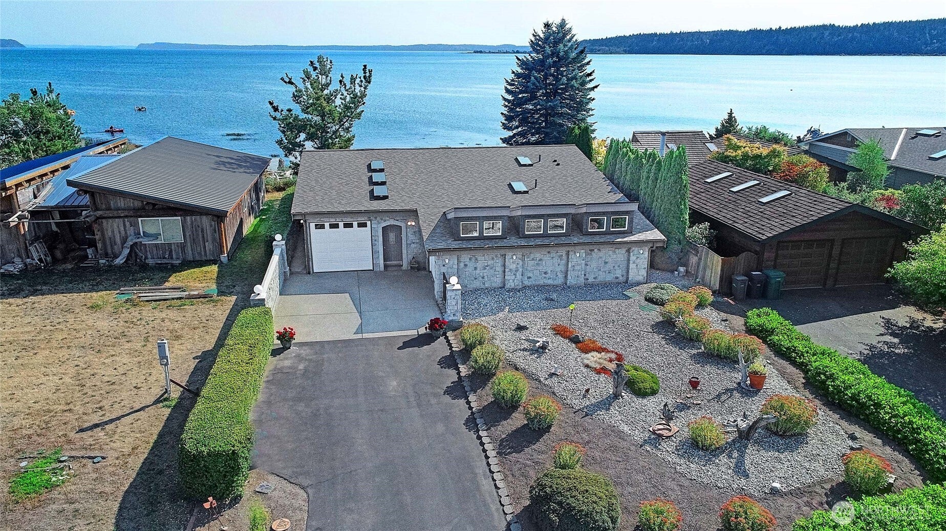 870 Livingston Bay Shore Drive — photo