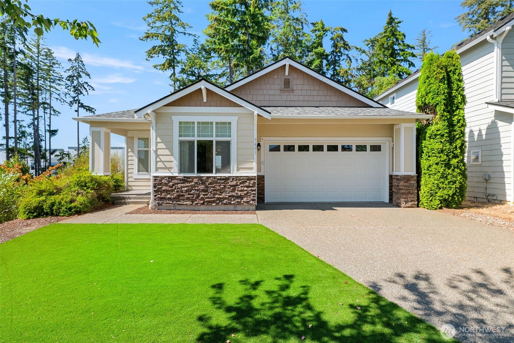 3401 Lanyard Drive NE — photo