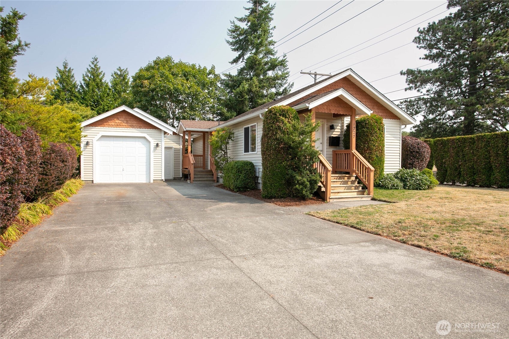 1227 E Indiana Street — photo