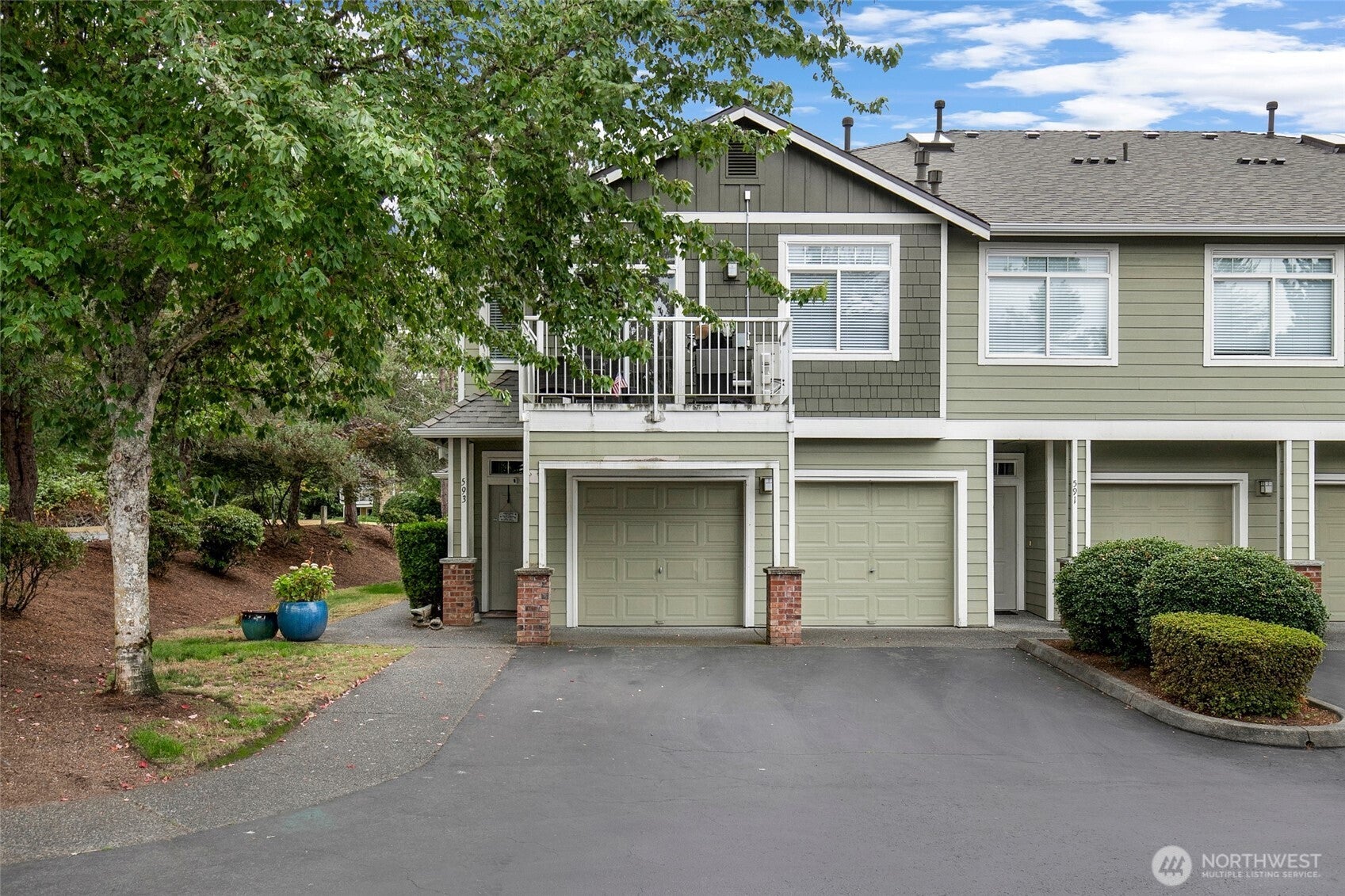 595 241st Lane SE — photo