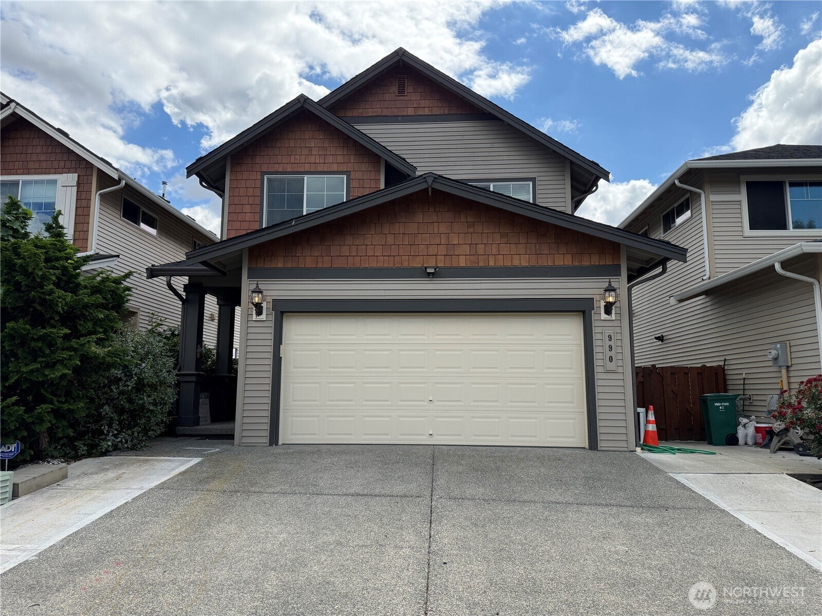 990 42nd Court NE — photo