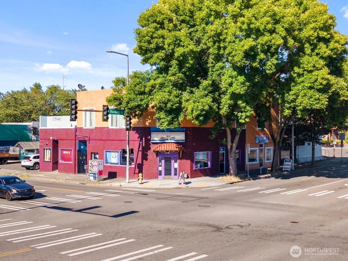 1620 SW Roxbury Street — photo