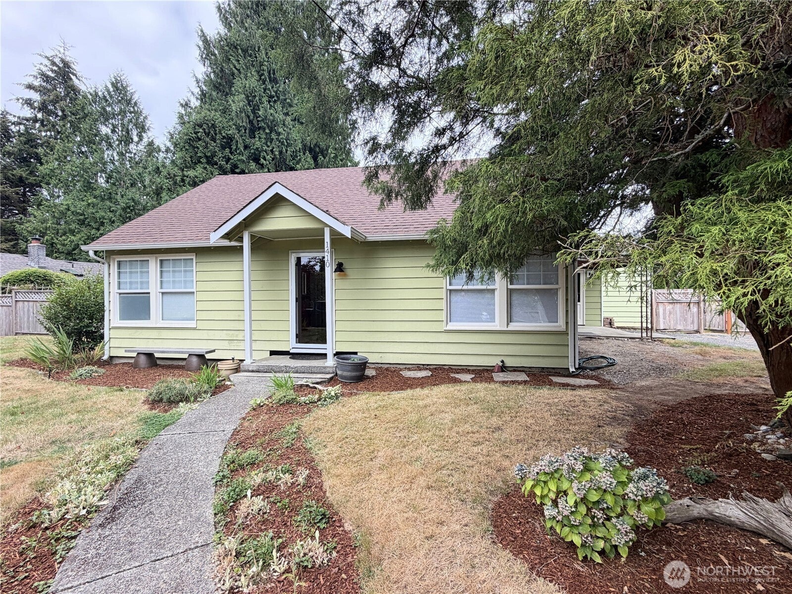 1410 Middle Street SE — photo