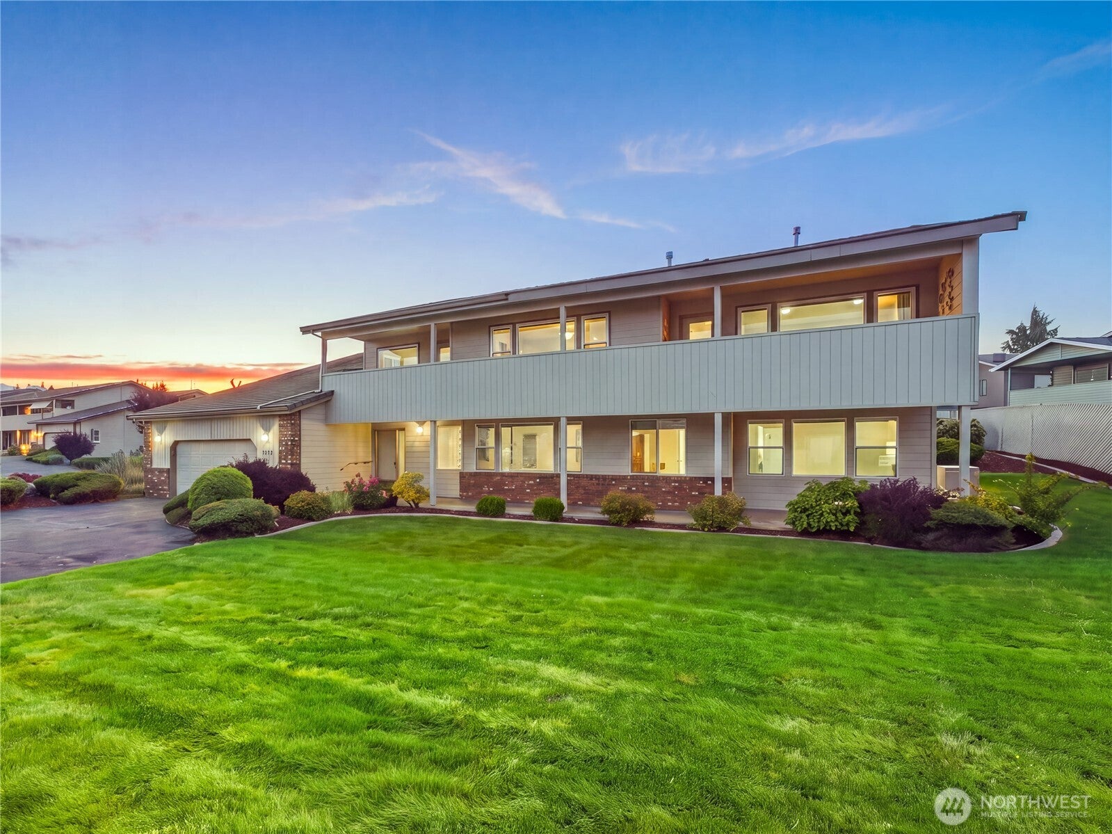 1380 Eastmont Avenue 502 — photo
