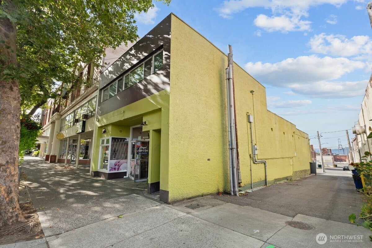 209 W Holly Street — photo