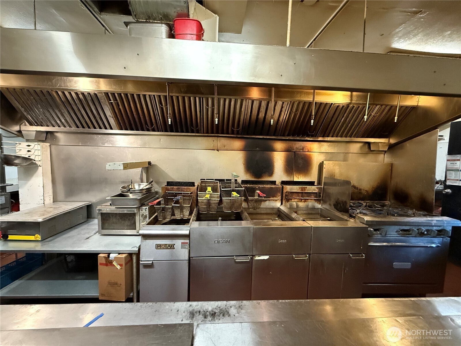 Home in Seattle, WA 98119 — photo 3