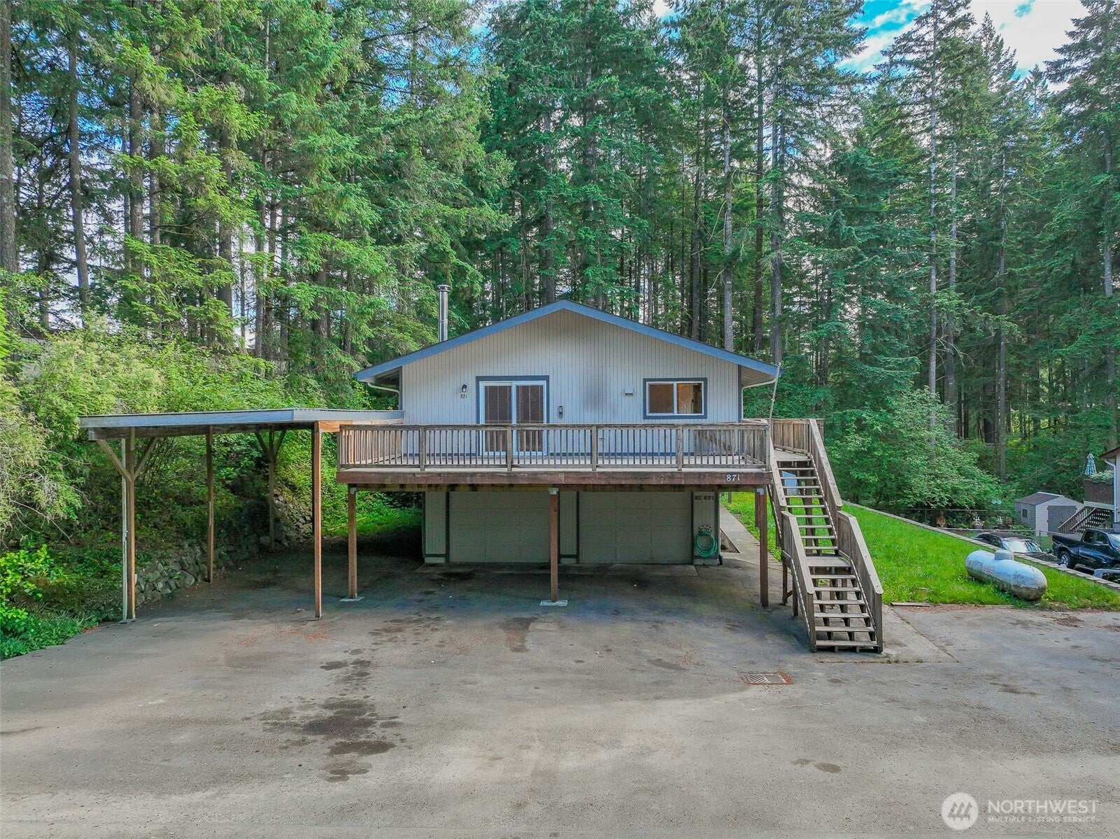 871 NE Larson Blvd — photo