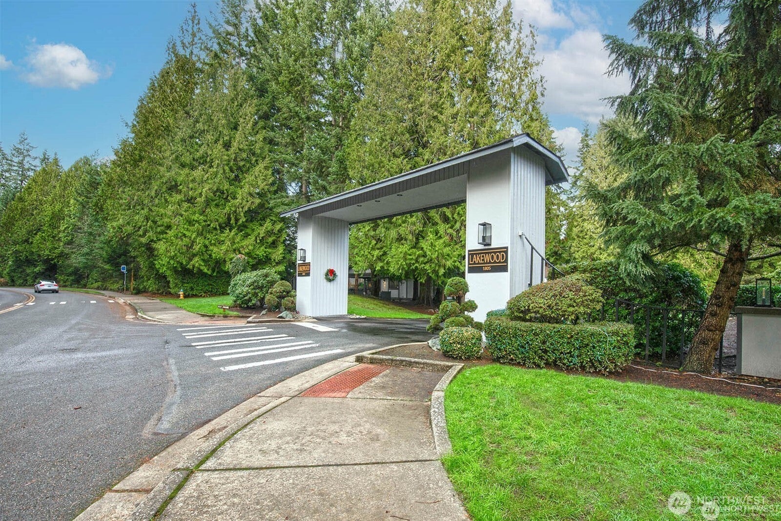 1805 Village Green Drive 20 — photo