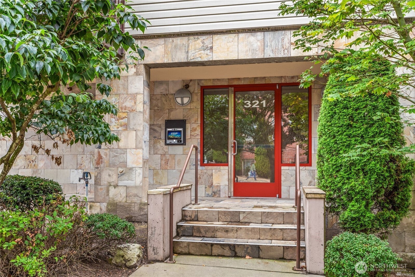 321 E Thomas Street 303 — photo
